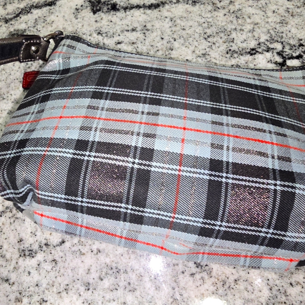 Coach POPPY SHOULDER/WRISTLET RARE Color And PATTERN - Picture 9 of 9